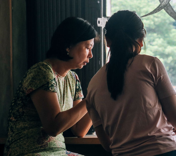 White Dude Decides To Commit Social Suicide By Correcting Japanese Lady's Grammar White Dude Decides To Commit Social Suicide By Correcting Japanese Lady's Grammar