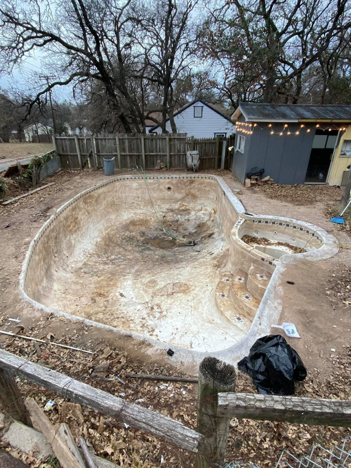 Man Is Left ‘Speechless’ After Finding A '$160k-Worth' Swimming Pool Hidden In The Garden Of The House He Bought For $20k Man Is Left ‘Speechless’ After Finding A '$160k-Worth' Swimming Pool Hidden In The Garden Of The House He Bought For $20k