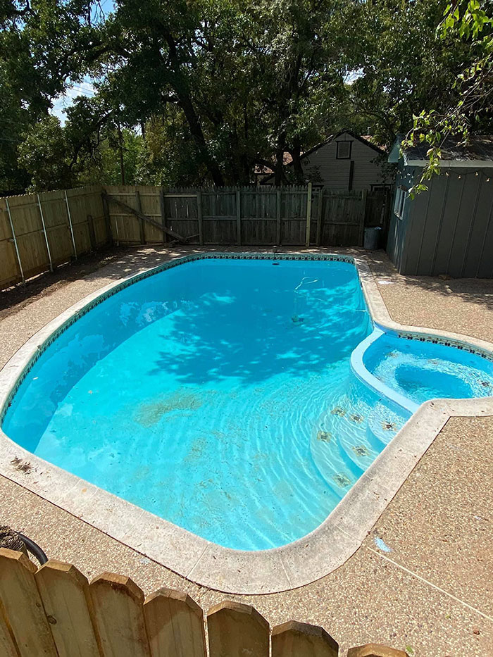 Man Is Left ‘Speechless’ After Finding A '$160k-Worth' Swimming Pool Hidden In The Garden Of The House He Bought For $20k Man Is Left ‘Speechless’ After Finding A '$160k-Worth' Swimming Pool Hidden In The Garden Of The House He Bought For $20k