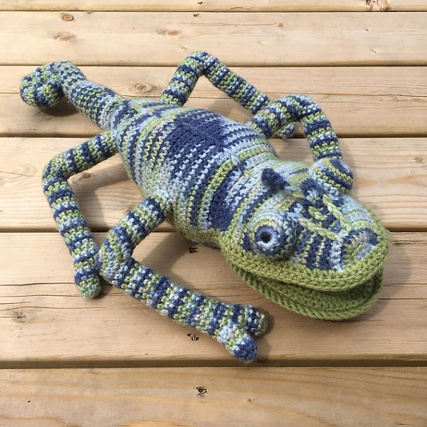 Crochet This Incredible Color-Changing Chameleon - It's Reversible!