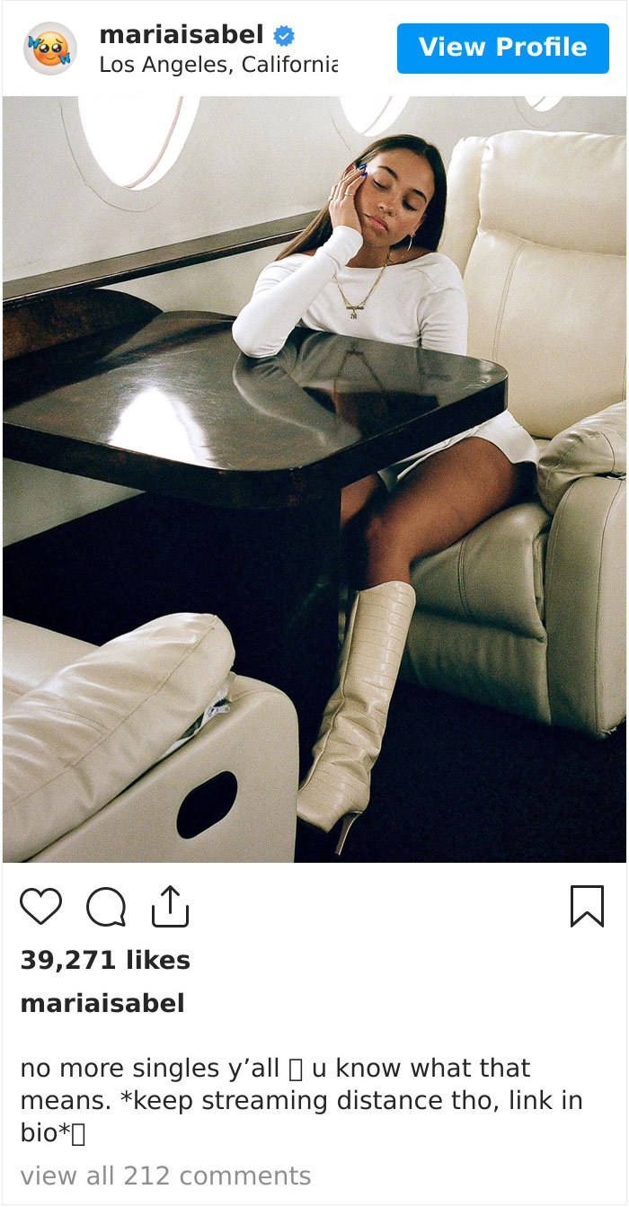 Turns Out, Influencers Are Using Studio Sets To Make Them Look Like They're Flying On Private Planes And Here're 6 Examples