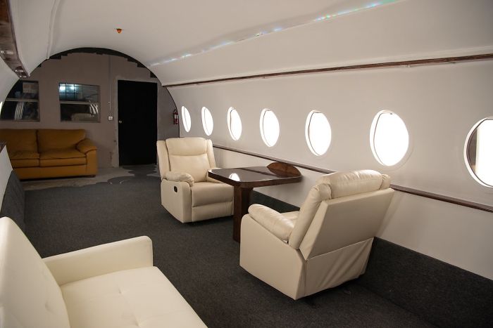 Turns Out, Influencers Are Using Studio Sets To Make Them Look Like They're Flying On Private Planes And Here're 6 Examples Turns Out, Influencers Are Using Studio Sets To Make Them Look Like They're Flying On Private Planes And Here're 6 Examples
