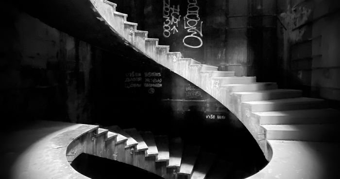 I Photograph Luxury Hotels That Were Abandoned After The Yugoslavia War (32 Pics)