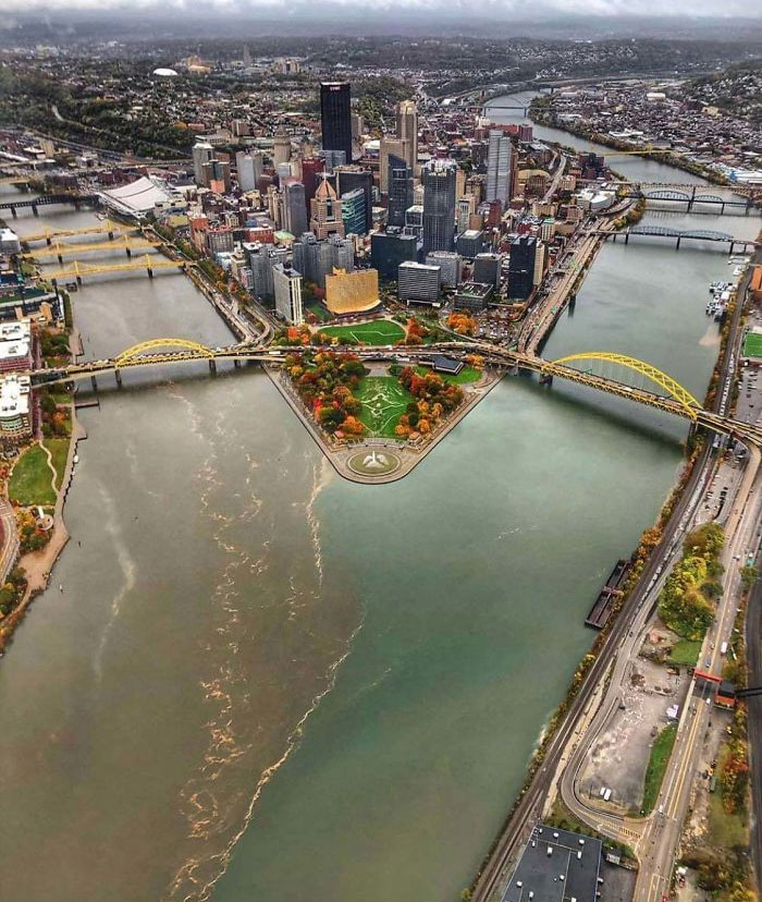 The Way The River Color Splits In Pittsburgh