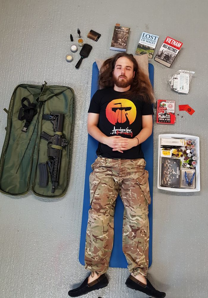 People Show What Items They Value The Most, Pose With Them As If They Were Buried As Per Old Burial Traditions People Show What Items They Value The Most, Pose With Them As If They Were Buried As Per Old Burial Traditions