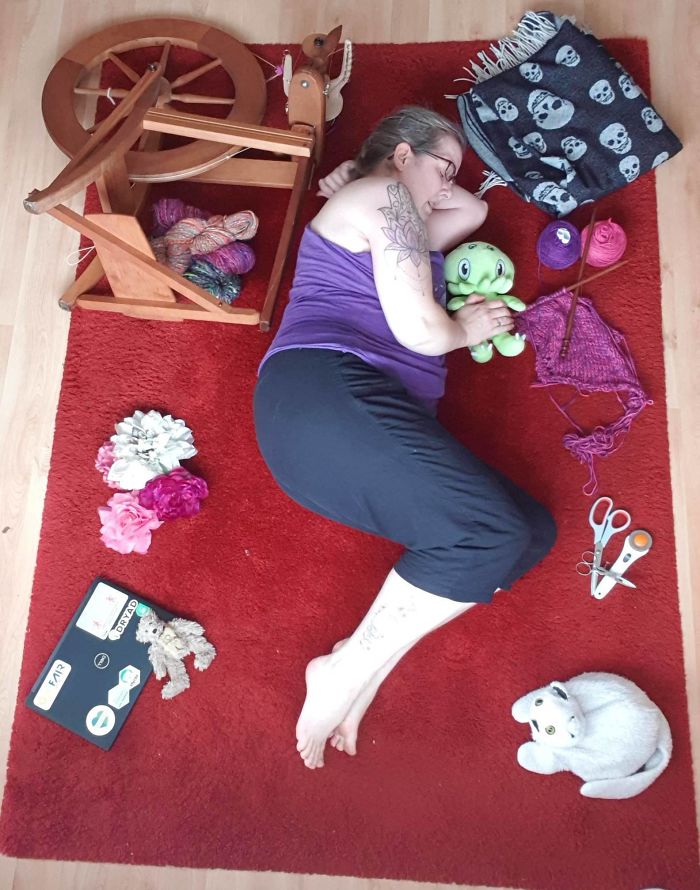 People Show What Items They Value The Most, Pose With Them As If They Were Buried As Per Old Burial Traditions People Show What Items They Value The Most, Pose With Them As If They Were Buried As Per Old Burial Traditions