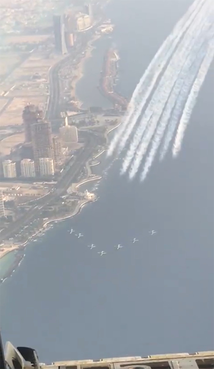 This Journalist Shared Behind-The-Scenes Videos Of How Military Jet Fighters Are Photographed This Journalist Shared Behind-The-Scenes Videos Of How Military Jet Fighters Are Photographed