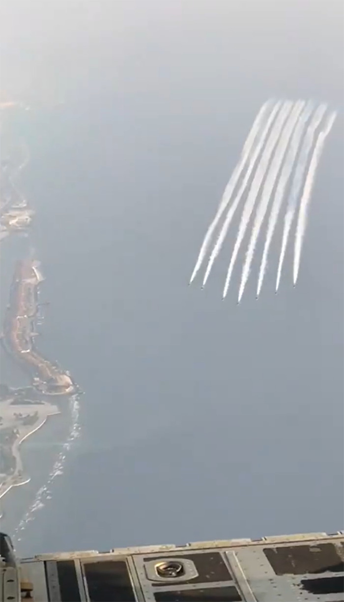 This Journalist Shared Behind-The-Scenes Videos Of How Military Jet Fighters Are Photographed This Journalist Shared Behind-The-Scenes Videos Of How Military Jet Fighters Are Photographed