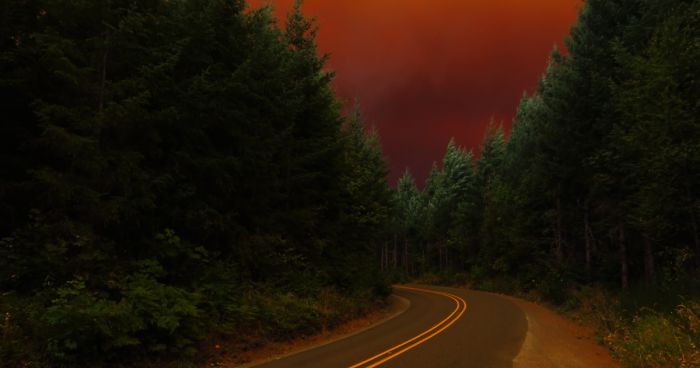 I Took These 14 Photos Of Massive Wildfires A Day Before Evacuation From My House In Oregon