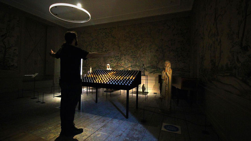 We Made An Interactive Installation That Shows Your Reflection Using Hundreds Of Votive Candles We Made An Interactive Installation That Shows Your Reflection Using Hundreds Of Votive Candles