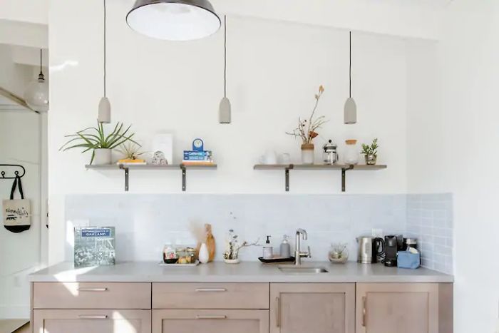 Couple Converted Their 280 Sqft Garage In To Stunning Airbnb Guest House .