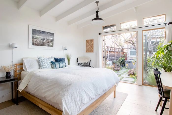 Couple Converted Their 280 Sqft Garage In To Stunning Airbnb Guest House . Couple Converted Their 280 Sqft Garage In To Stunning Airbnb Guest House .
