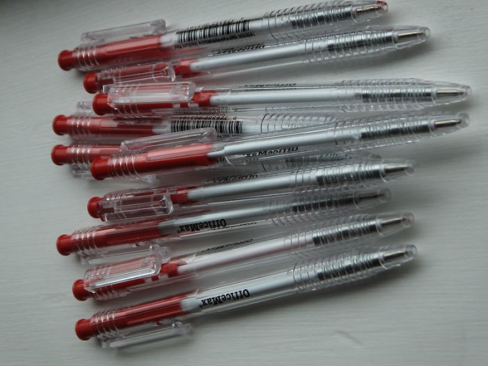 Redditor Asks People To Imagine They Have 5 Minutes To Hide A Paperclip In Their Home From A Detective Who Has 24 Hours To Find It, And The Answers Are Brilliant (30 Replies)