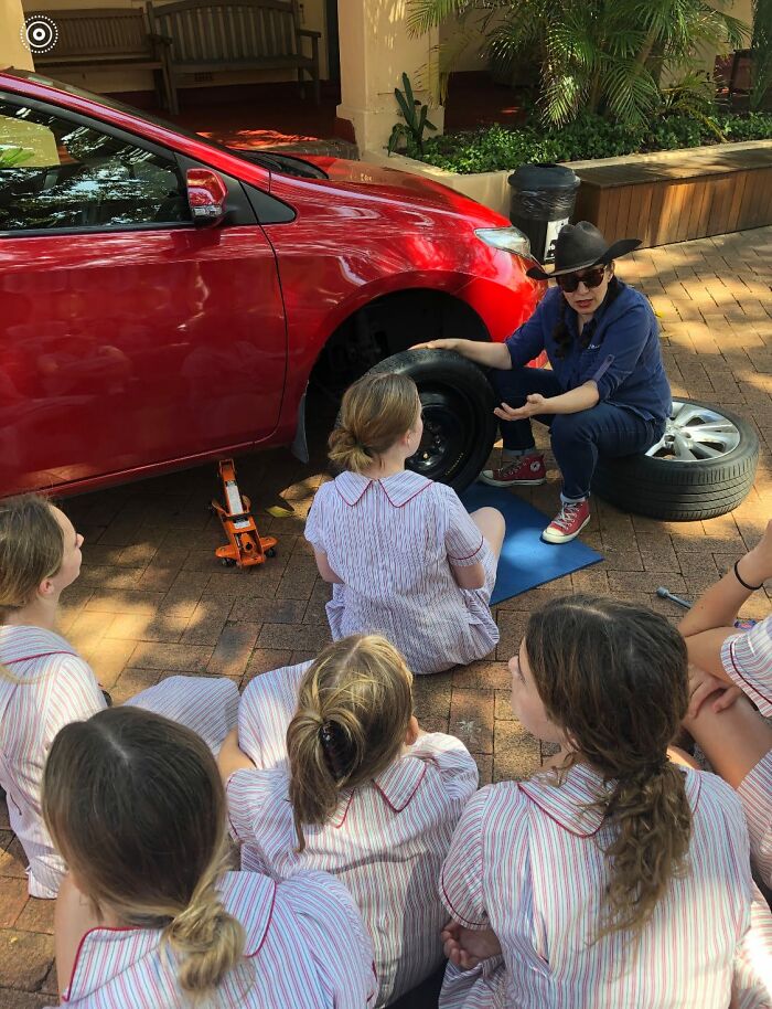 People Like This School For Breaking Gender Stereotypes And Teaching Year 11 Girls Car Maintenance And DIY Skills People Like This School For Breaking Gender Stereotypes And Teaching Year 11 Girls Car Maintenance And DIY Skills