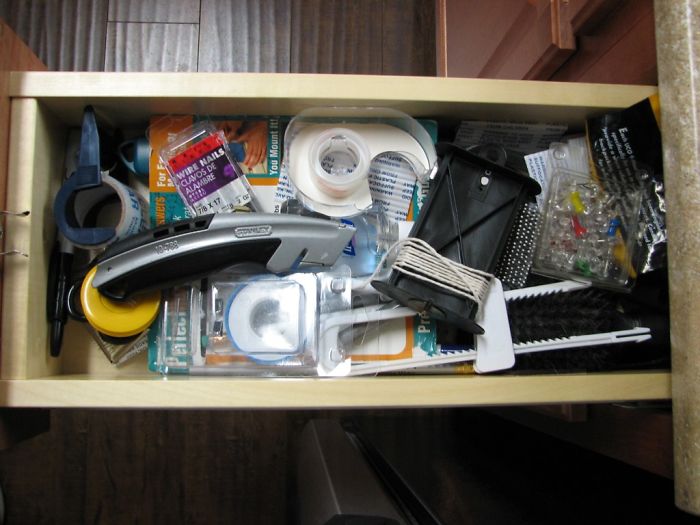 Redditor Asks People To Imagine They Have 5 Minutes To Hide A Paperclip In Their Home From A Detective Who Has 24 Hours To Find It, And The Answers Are Brilliant (30 Replies)