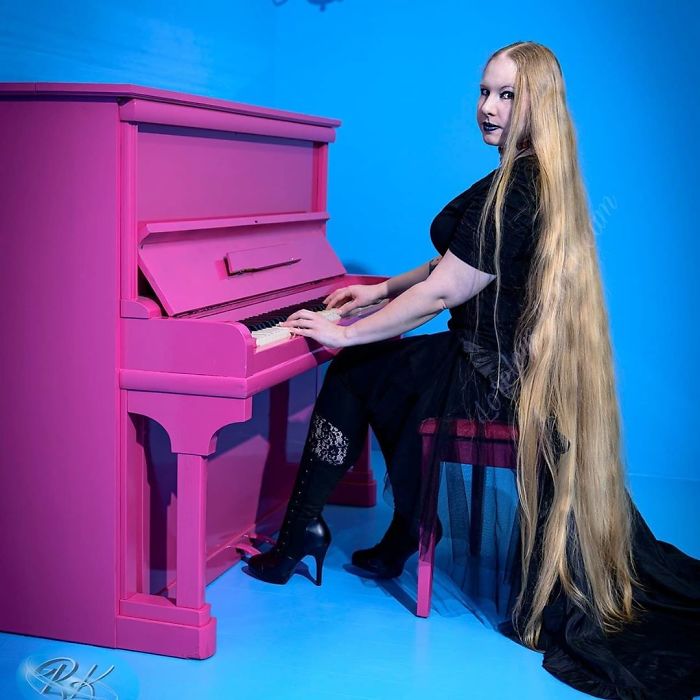 German Real-Life Rapunzel Hasn’t Cut Her Hair In 15 Years And It’s Now 3 Inches Longer Than She Is