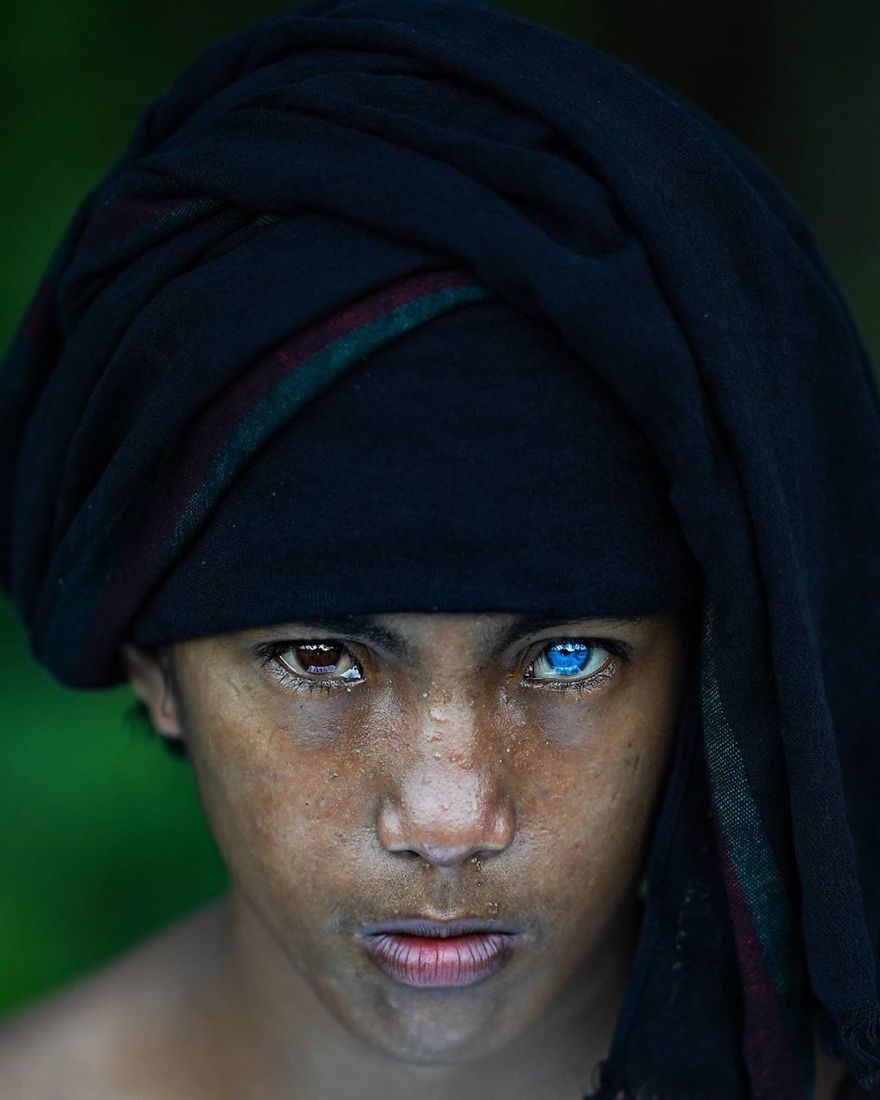 Photographer Discovers Members Of An Indonesian Tribe Who Have The Bluest Eyes Ever Seen