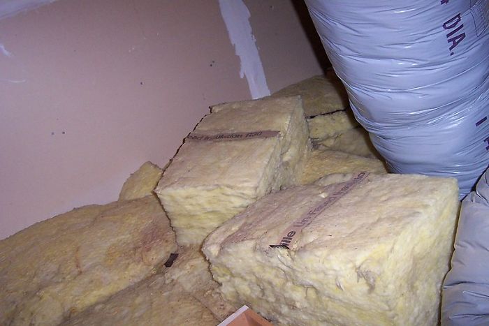 Redditor Asks People To Imagine They Have 5 Minutes To Hide A Paperclip In Their Home From A Detective Who Has 24 Hours To Find It, And The Answers Are Brilliant (30 Replies)