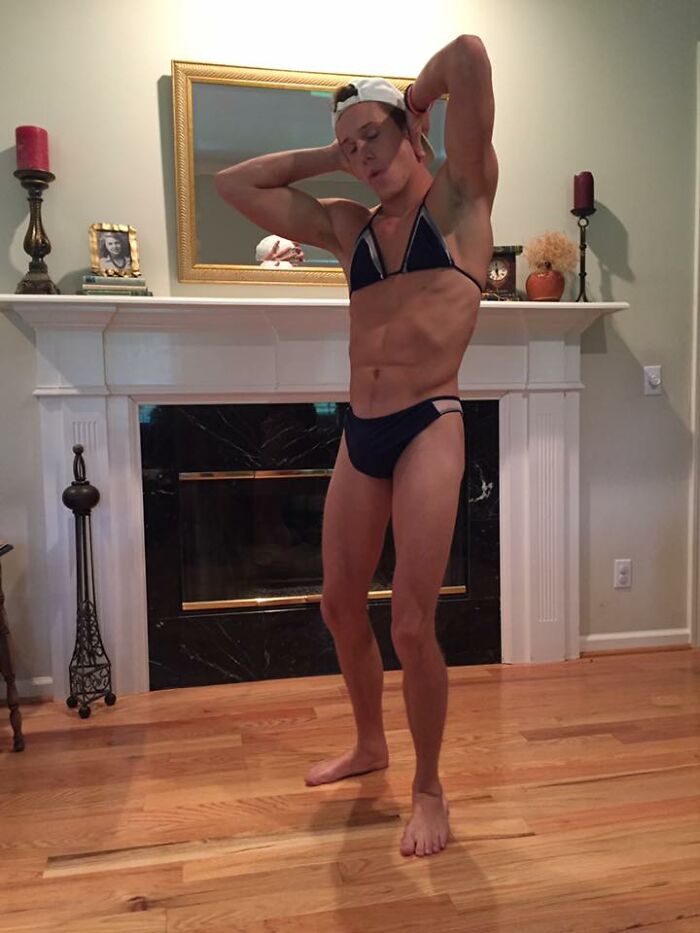 Man Sends Pics Of Himself In A Bathing Suit To A Creep Who Wanted The Exact Same Pictures But With His Sister In Them Man Sends Pics Of Himself In A Bathing Suit To A Creep Who Wanted The Exact Same Pictures But With His Sister In Them