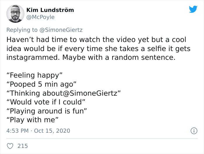 Woman Builds A Photo Booth That Lets Her Dog Take Selfies For Treats, And Over 230K People On Twitter Are Obsessed