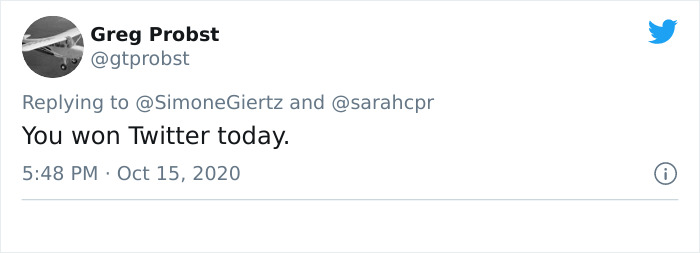 Woman Builds A Photo Booth That Lets Her Dog Take Selfies For Treats, And Over 230K People On Twitter Are Obsessed Woman Builds A Photo Booth That Lets Her Dog Take Selfies For Treats, And Over 230K People On Twitter Are Obsessed