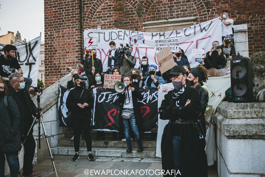 People Are Protesting In Poland Against New Laws That Ban Abortion