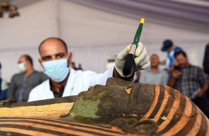 Egyptian Archaeologists Unseal A 2,500-Year-Old Sarcophagus And Cause The Internet To Freak Out Egyptian Archaeologists Unseal A 2,500-Year-Old Sarcophagus And Cause The Internet To Freak Out