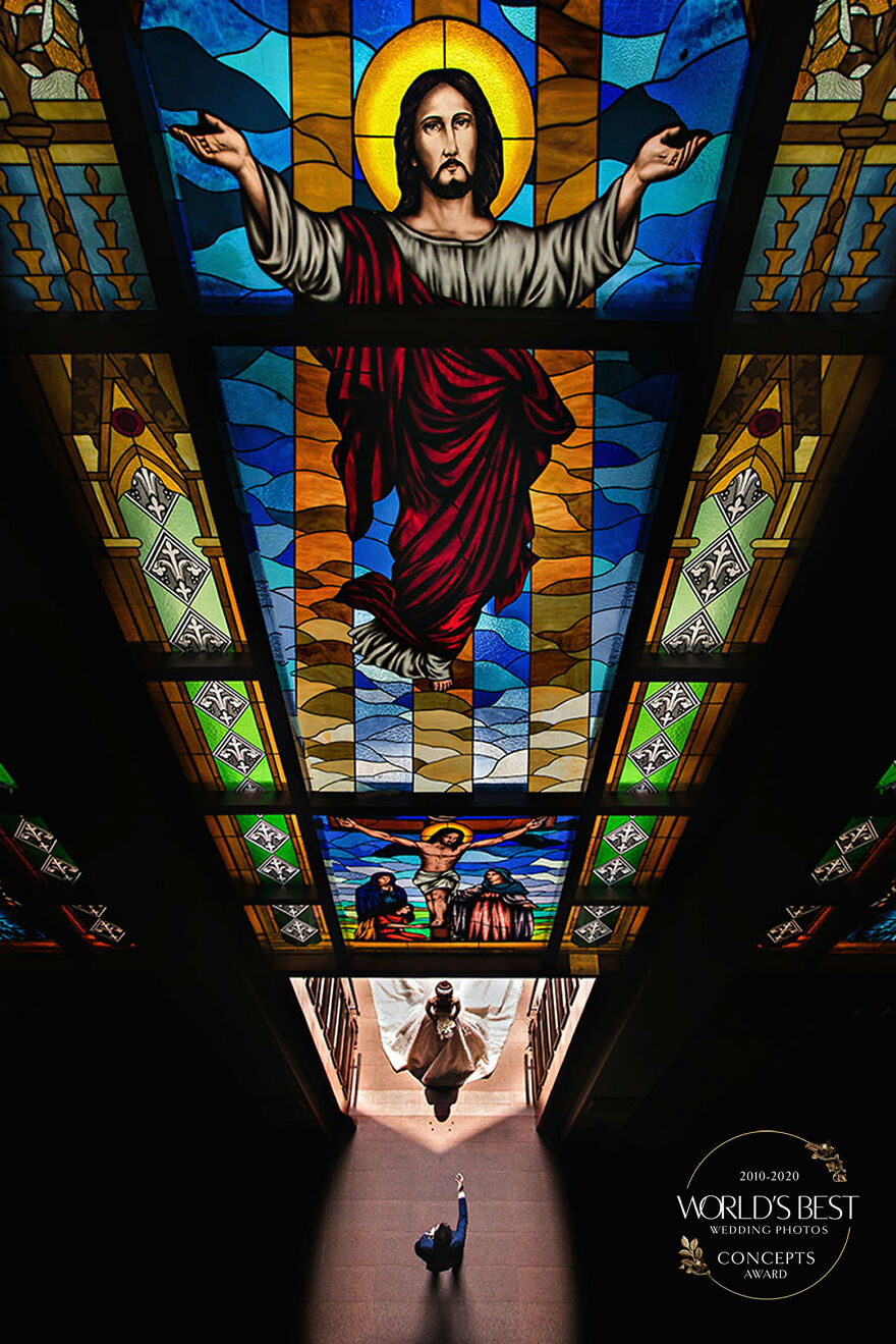 This Unique Perspective Of A Couple's First Look, By Hendra Lesmana