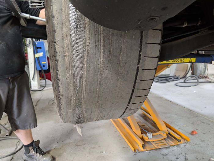2017 Maserati Owner Refused To Buy New Rear Tyres And Insists On Driving It Away