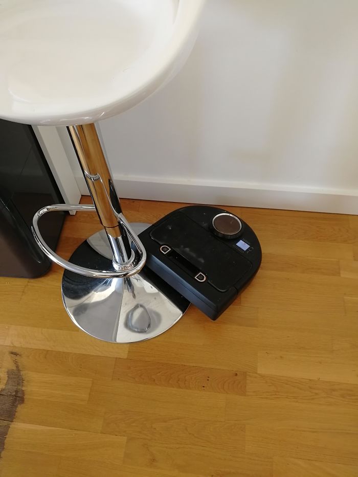 My Flatmate Owns This Crappy Vacuum Cleaner Robot Which Keeps Getting Stuck Everywhere. I Swear It's Easier And Better To Just Use An Ordinary Vacuum Cleaner