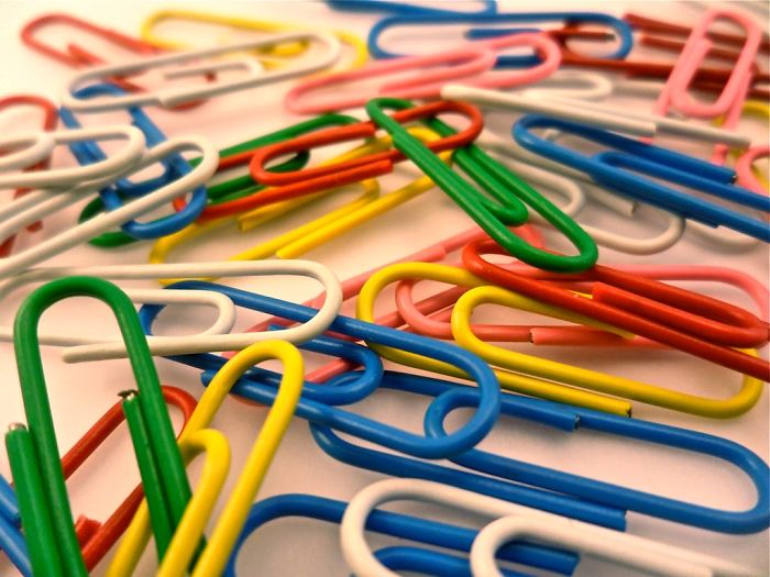 Redditor Asks People To Imagine They Have 5 Minutes To Hide A Paperclip In Their Home From A Detective Who Has 24 Hours To Find It, And The Answers Are Brilliant (30 Replies)