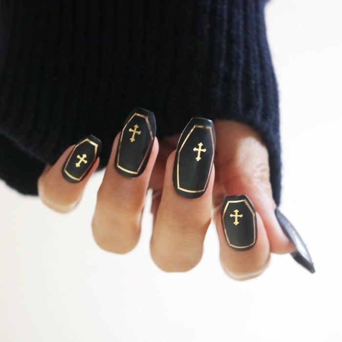 Creative-Halloween-Nail-Ideas