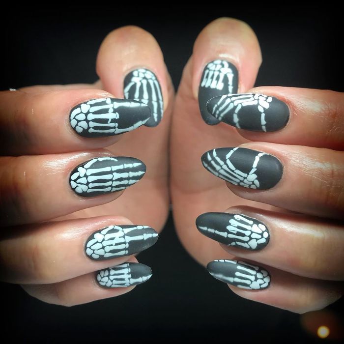 Creative-Halloween-Nail-Ideas