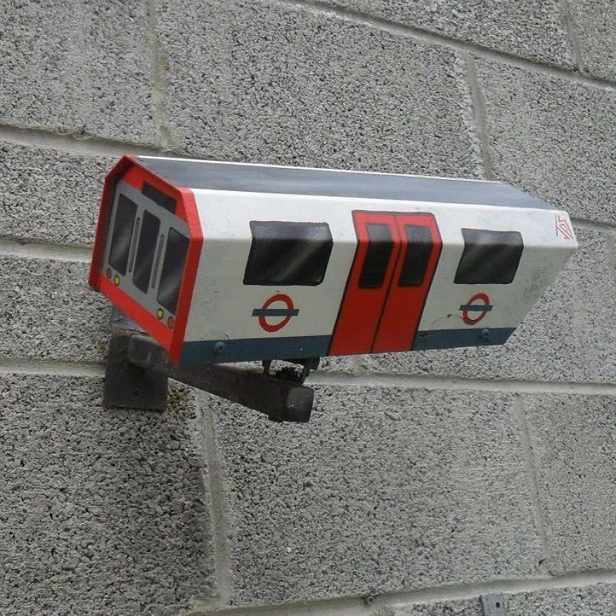 Street-Art-Graffiti-Interacts-With-Surroundings-Jps-Jamie-Paul-Scanlon