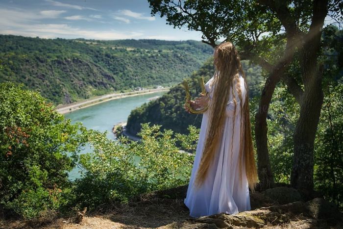 German Real-Life Rapunzel Hasn’t Cut Her Hair In 15 Years And It’s Now 3 Inches Longer Than She Is