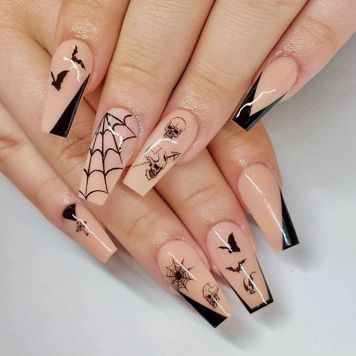 Creative-Halloween-Nail-Ideas