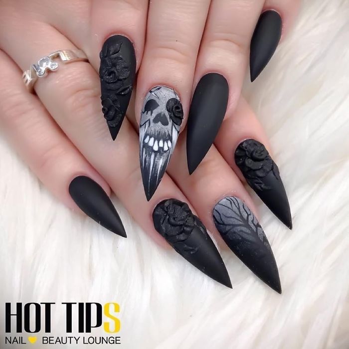 Creative-Halloween-Nail-Ideas