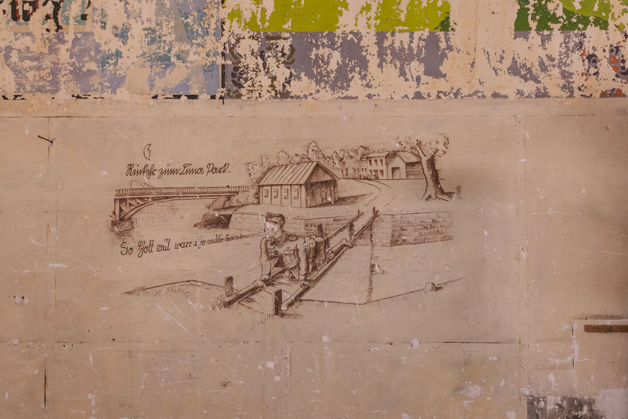 I Photographed An Abandoned Luxurious Castle That Was Built In 1901