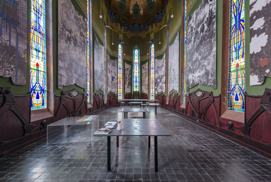 I Photographed An Abandoned Luxurious Castle That Was Built In 1901