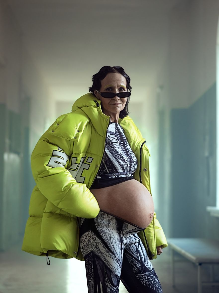 This Artist Responds To Society’s Pressure On Women To Become Mothers By A Certain Age By Showing Pregnant GRANDmothers This Artist Responds To Society’s Pressure On Women To Become Mothers By A Certain Age By Showing Pregnant GRANDmothers