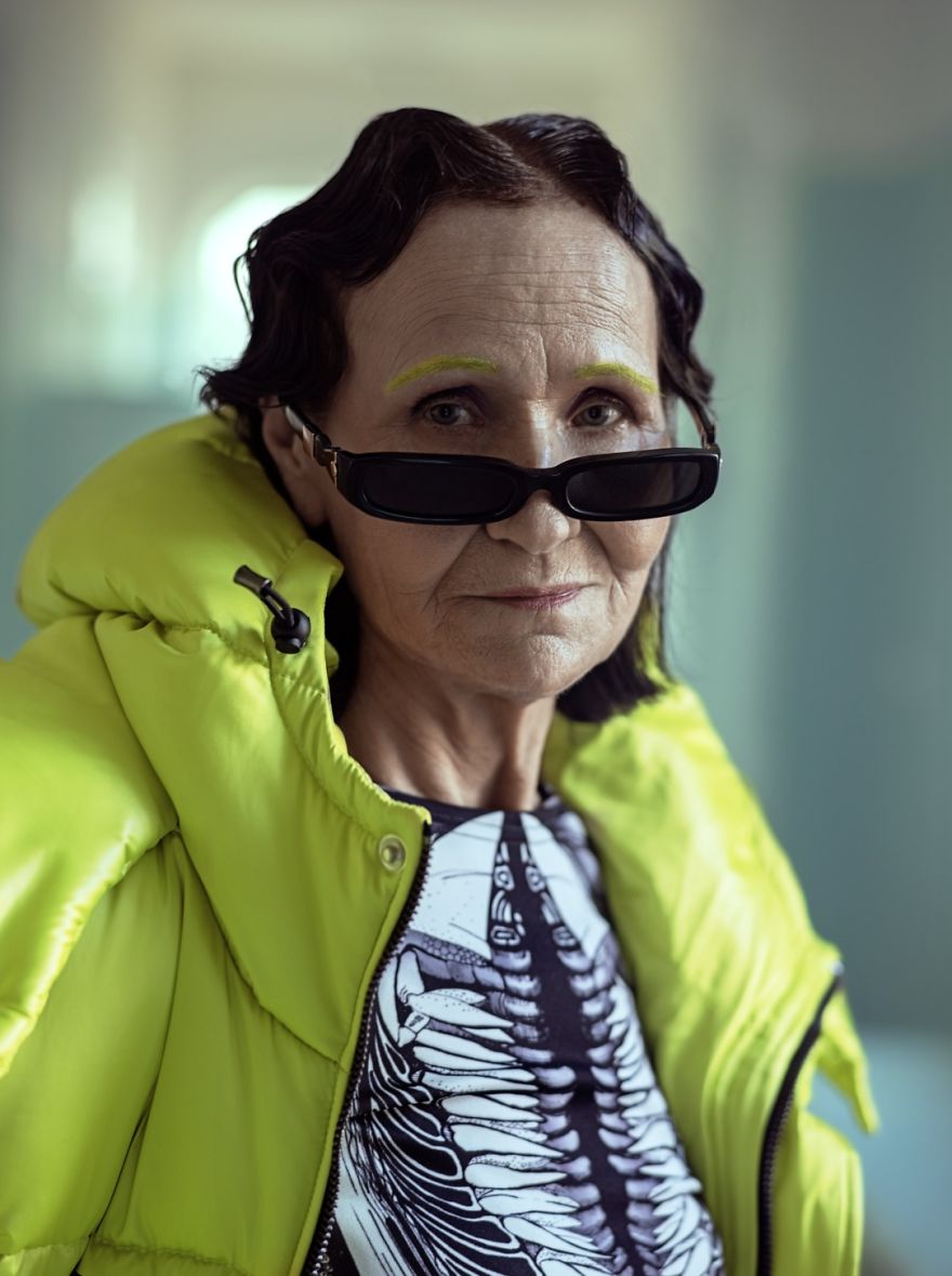 This Artist Responds To Society’s Pressure On Women To Become Mothers By A Certain Age By Showing Pregnant GRANDmothers This Artist Responds To Society’s Pressure On Women To Become Mothers By A Certain Age By Showing Pregnant GRANDmothers