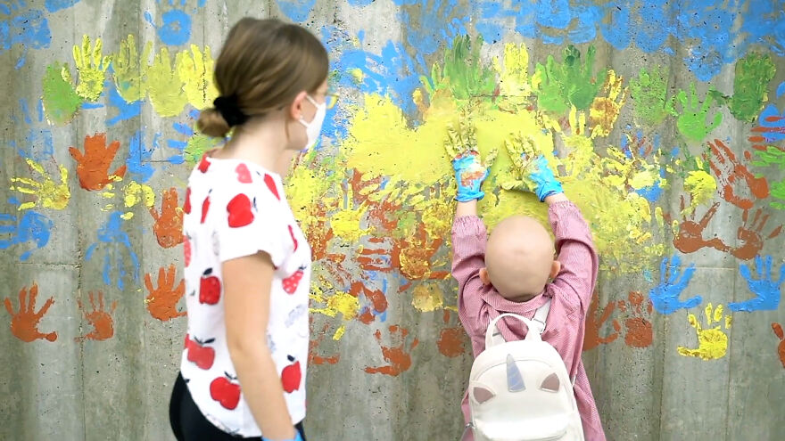 I Painted Three Murals On A Local Hospital's Wall To Honor Health Workers During The Global Pandemic I Painted Three Murals On A Local Hospital's Wall To Honor Health Workers During The Global Pandemic