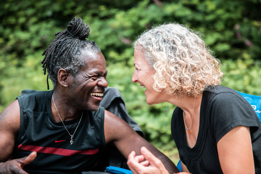 I've Photographed An Illegal Love Story At The Border Of Canada And USA