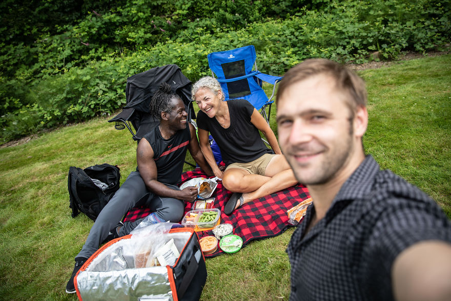 I've Photographed An Illegal Love Story At The Border Of Canada And USA I've Photographed An Illegal Love Story At The Border Of Canada And USA