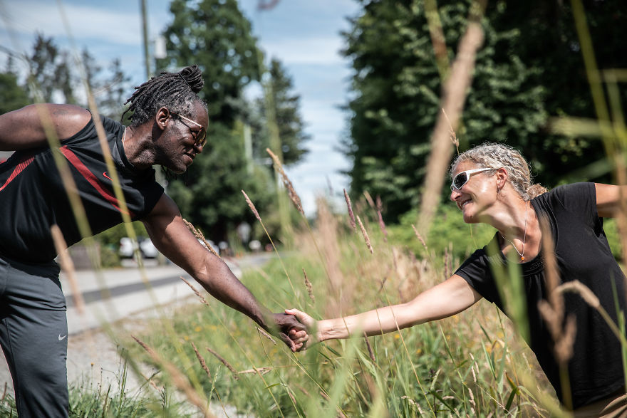 I've Photographed An Illegal Love Story At The Border Of Canada And USA