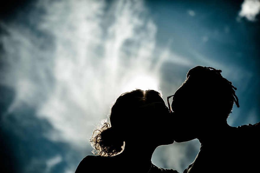 I've Photographed An Illegal Love Story At The Border Of Canada And USA I've Photographed An Illegal Love Story At The Border Of Canada And USA