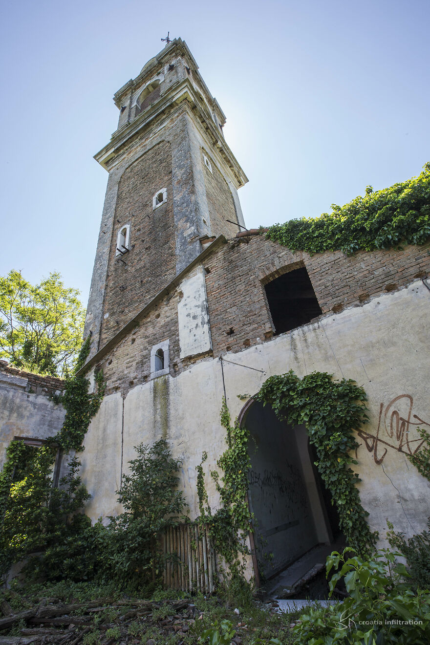 My Friends And Me Filmed A Documentary About The Abandoned And "Haunted" Poveglia Island In The Venetian Lagoon. My Friends And Me Filmed A Documentary About The Abandoned And "Haunted" Poveglia Island In The Venetian Lagoon.