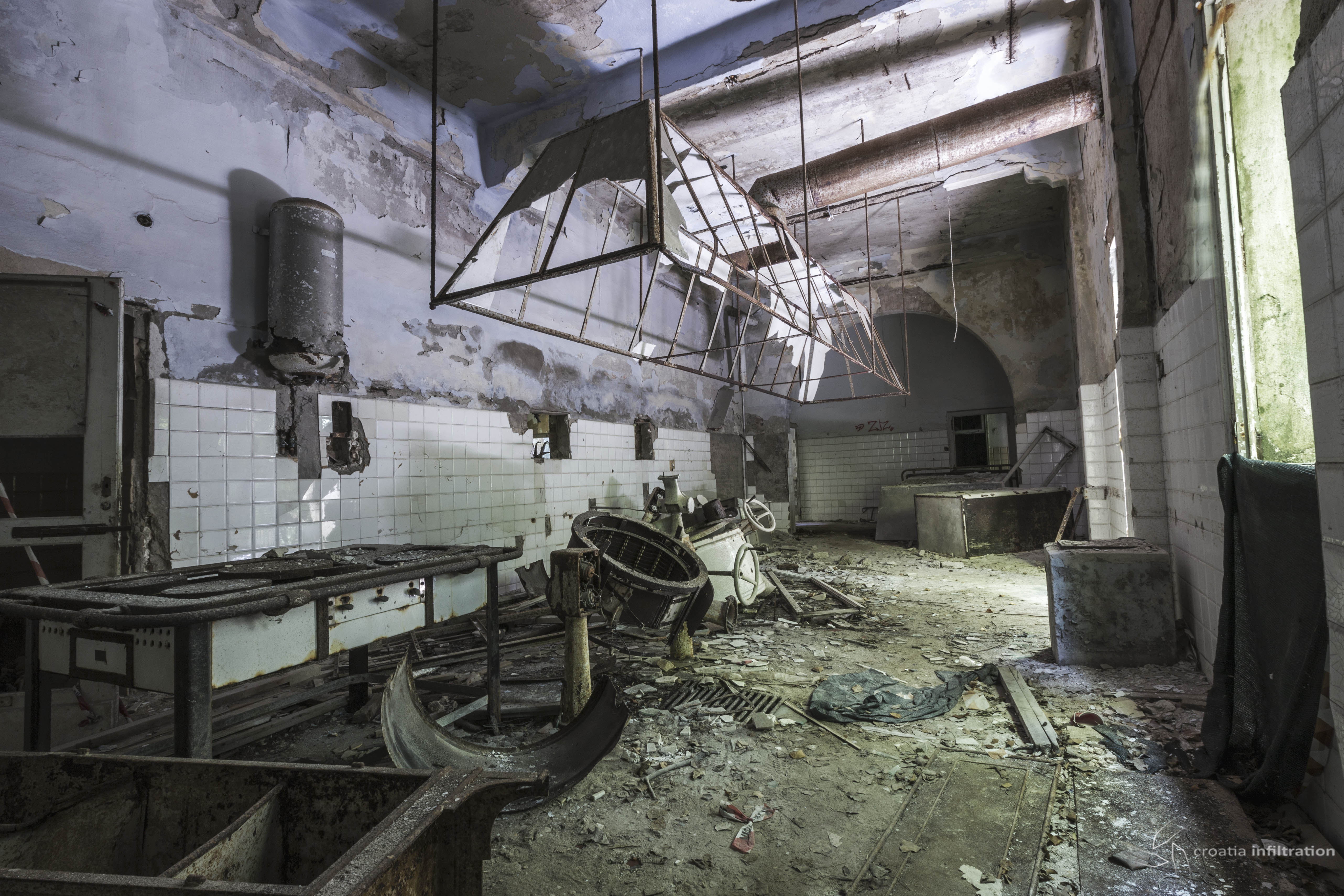 My Friends And Me Filmed A Documentary About The Abandoned And “Haunted” Poveglia Island In The Venetian Lagoon.