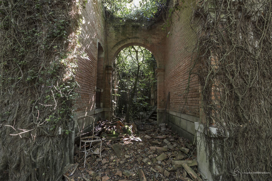My Friends And Me Filmed A Documentary About The Abandoned And "Haunted" Poveglia Island In The Venetian Lagoon.