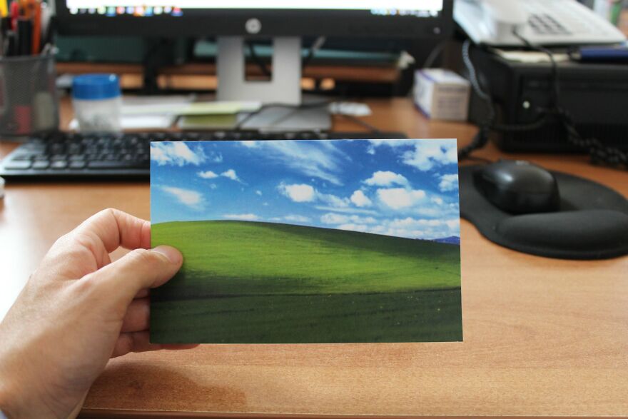 "Greetings From..work". An Italian Artist Makes You Think About The Restrictions To Travel Caused By Covid-19.